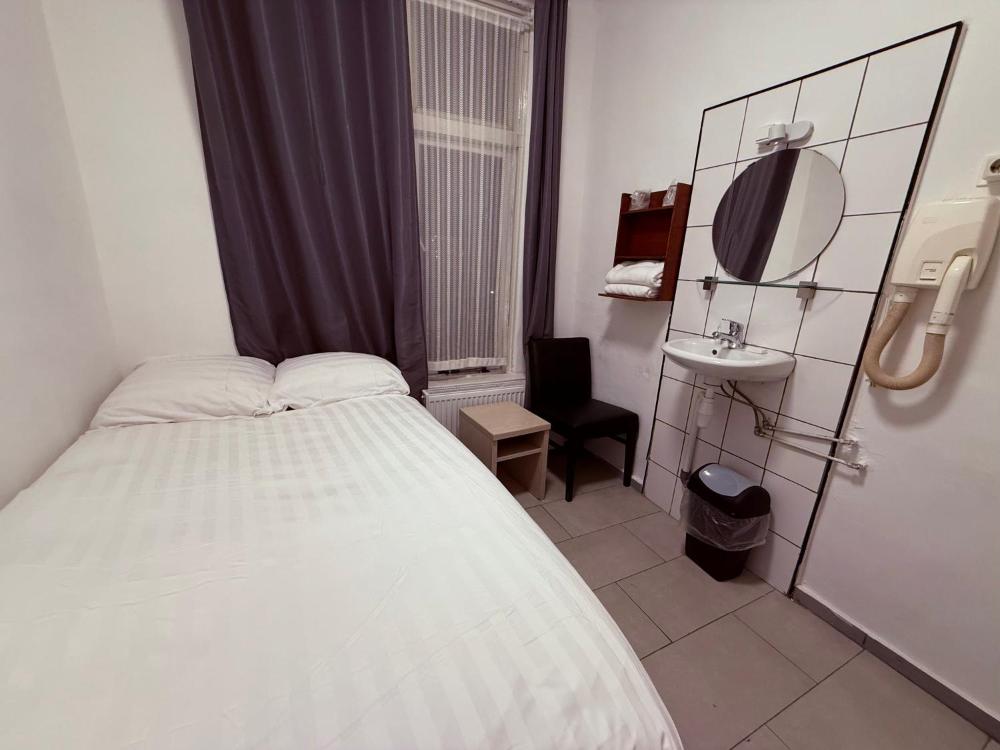 Single Room with Shared Bathroom