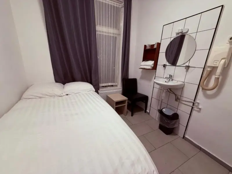 Single Room with Shared Bathroom